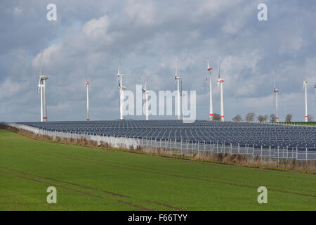 L'énergie renouvelable à l'autoroute a20, Mecklembourg-Poméranie occidentale, Allemagne Banque D'Images