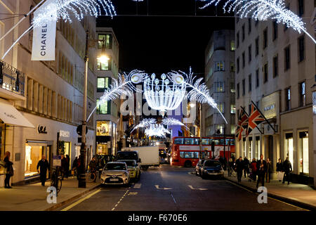 New Bond Street, London, UK. 12 novembre, 2015. Sur un jeudi soir relativement chaud, les acheteurs et les touristes sont sur les rues de l'extrémité ouest de Londres où le Bond Street lumières de Noël vient d'être allumé. Scott Hortop / Alamy Live News Banque D'Images