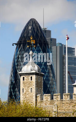 Tour ; le Gherkin, 30 St Mary Axe, Londres, UK Banque D'Images