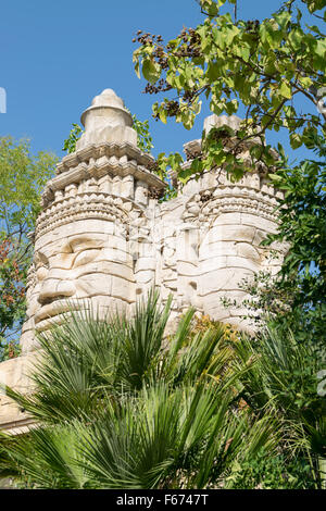 Visages de pierre d'un temple dans la forêt. Banque D'Images