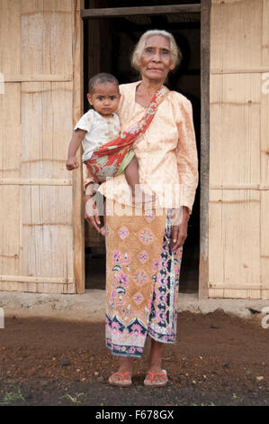 Cette femme est un habitant de l'Wagomenge village traditionnel. La vie des gens ici sans aucun luxe. Banque D'Images