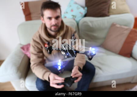 Illustration générique sur le thème de loisirs de véhicules aériens sans pilote (drones) Banque D'Images