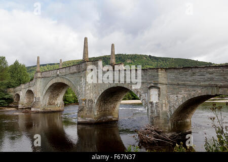 En savoir le Général Wade's Bridge ou le général Wade's Legacy, le pont sur la rivière Tay à Aberfeldy, Perthshire, Écosse Banque D'Images