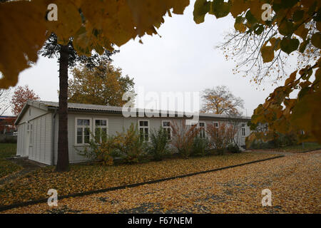 Une photo datée du 28 octobre 2015 montre les baraques en bois à Krahnenberg-Kaserne à Andernach, Allemagne. Le 2 octobre 1956 les premiers volontaires des Forces armées allemandes ont été déplacés ici. Photo : THOMAS FREY/DPA Banque D'Images