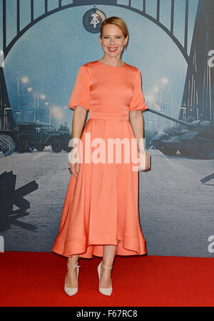 Berlin, Allemagne. 13Th Nov, 2015. L'actrice américaine Amy Ryan arrive à la première du film "Passerelle d'espions' à Berlin, Allemagne, 13 novembre 2015. Le film commencera montrant dans les salles allemandes le 26 novembre 2015. Photo : BRITTA PEDERSEN/DPA/Alamy Live News Banque D'Images