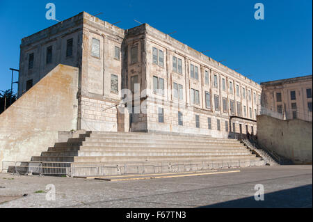 L'île d'Alcatraz, CA - Nov 6, 2015 : Pénitencier fédéral d'Alcatraz en loisirs dans la baie de San Francisco, Californie. Prises Banque D'Images