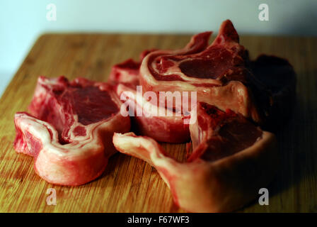 Hacher la viande,lam,offres,côtelettes grillées,juteuse,,poêlé, boucherie Banque D'Images