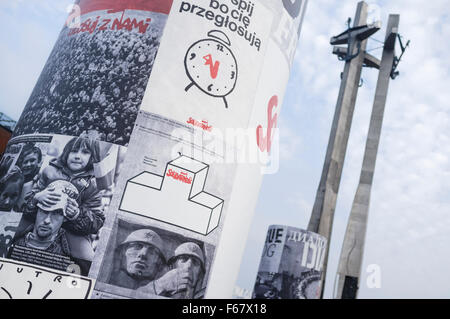 Monument aux morts de 1970 travailleurs des chantiers navals et du centre de la solidarité européenne consacrée à l'histoire de solidarité, le polonais Banque D'Images