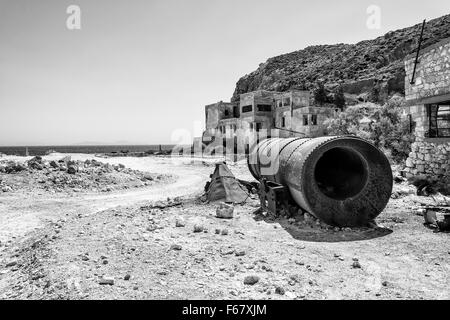 Plage Près de mines de soufre abandonnées à l'île de Milos, Cyclades, Grèce Banque D'Images