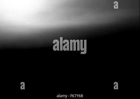 Brouillard sur les collines. Fine art noir et blanc paysage. IPA 2015 Mention honorable. Banque D'Images