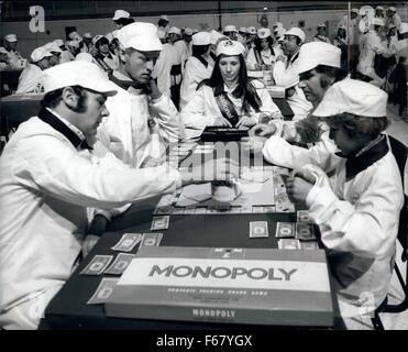 1978 - Championnats du monopole britannique mis en scène sur un réacteur nucléaire au fichier Thor brûler près de Bristol. : le monopole britannique championnats sont organisées sur une reactopile Oldury au Savern sur power station à Thornbury près de Bristol. Près de 150 hommes, femmes et enfants à travers la Grande-Bretagne y participent. Chaque concurrent ne portant des vêtements tandis que sur le tas, et après avoir quitté le réacteur, ils vont tous dans la décontamination de lavage. Le gagnant de la Couronne britannique représentera la Grande-Bretagne lors du championnat du monopole en raison d'être présentée au centre de casino SEM à Monte Carlo Banque D'Images