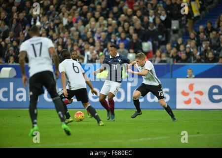 Stade de France, Paris, France. 13Th Nov, 2015. Le football international friendly. La France contre l'Allemagne. Martial est contestée par Ginter (Ger) : Action de Crédit Plus Sport/Alamy Live News Banque D'Images