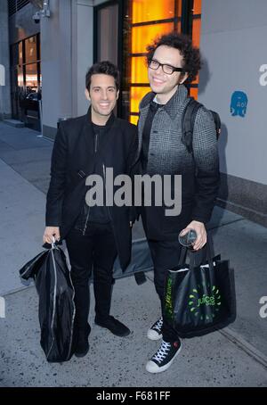 New York, NY, USA. 13Th Nov, 2015. Un grand grand monde, Chad King, Ian Axel dehors et environ pour la célébrité Candids - FRI, New York, NY 13 Novembre, 2015. Credit : Derek Storm/Everett Collection/Alamy Live News Banque D'Images