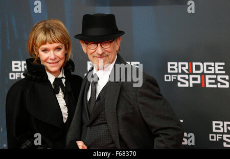 Berlin, Allemagne. 13 novembre, 2015. Cinéma ZOO Palast, Berlin, Allemagne. Novembre 13th, 2015. Steven Spielberg et sa femme Kate Capshaw assister à "Pont des espions" en premiere film cinéma ZOO Palast à Berlin, Allemagne. Credit : Piotr Zajac/Alamy Live News Banque D'Images