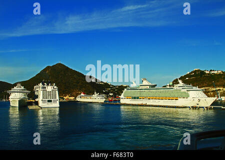 Bateau de croisière dans le Dr A C Wathey Cruise Port, St Martin ou St Martin, Caraïbes Banque D'Images