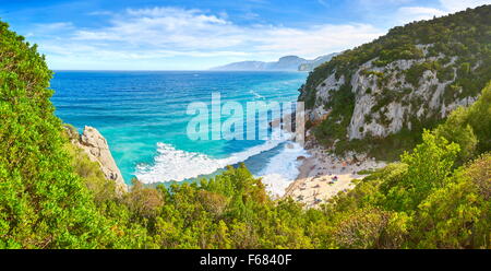 L'île de Sardaigne - plage Cala Fuili, et Gennargentu Parc national du golfe d''Orosei, Italie Banque D'Images
