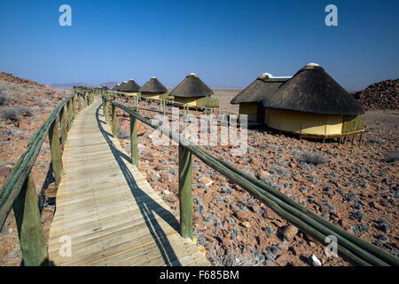 Sossus Dune Lodge huttes de chaume à Sossusvlei, Namibie, Afrique Banque D'Images