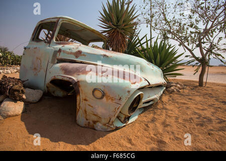 Classic Ford pickup dans Solitaire dune de sable, la Namibie, l'Afrique Banque D'Images