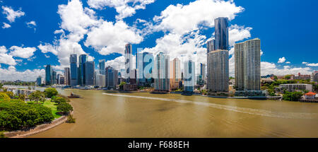 BRISBANE, AUSTRALIE - 13 NOV 2015 : vue panoramique sur les toits de Brisbane et la rivière. Il s'agit d'Australias troisième plus grande ville, capitale de la Q Banque D'Images