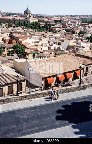 Tolède Espagne,Europe,Espagnol,site hispanique du patrimoine mondial,toits,vue,horizon,Hôpital de Tavera,dôme,vue aérienne au-dessus,Calle Gerardo L Banque D'Images