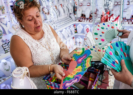 Tolède Espagne,Europe,espagnol,hispanique latin Latino immigrants ethniques minorités,shopping shopper shoppers magasins marché marchés Banque D'Images