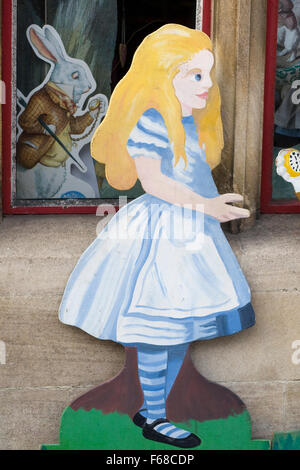 Statue d'Alice au pays des merveilles à la Boutique Alice à Oxford Banque D'Images