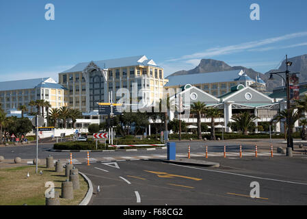 Victoria Wharf et Table Bay Hotel au bord de l'eau à Cape Town Afrique du Sud Banque D'Images