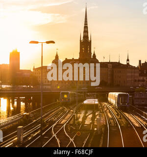 Les voies de chemin de fer et des trains en Stockholm, Suède. Banque D'Images