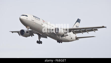 Iran Air Airbus A300 EP-IBA entrée en terre à l'aéroport de Londres Heathrow LHR Banque D'Images