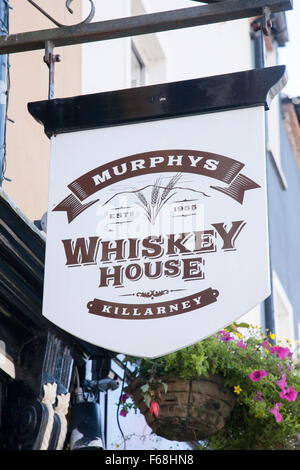 Whiskey Bar Murphys et enseigne de pub ; Killarney ; County Kerry, Ireland Banque D'Images