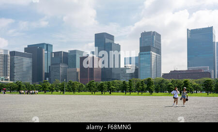 Gratte-ciel de Tokyo, Japon, vu de l'Imperial Palace Banque D'Images