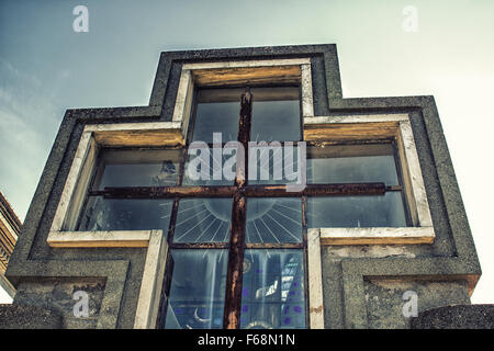 Windows en forme de crucifix dans le ciel Banque D'Images