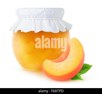 Confiture de pêches dans un bocal de verre isolé sur blanc, with clipping path Banque D'Images