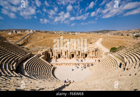 Ruines du célèbre théâtre de l'ancienne ville archéologique de Jerash en Jordanie Banque D'Images