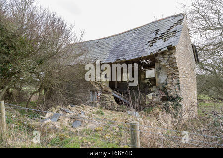 Dans les cottages abandonnés abandonnés et épaves village fantôme de Tyneham, sur la plages de Lulworth, Dorset, UK Banque D'Images