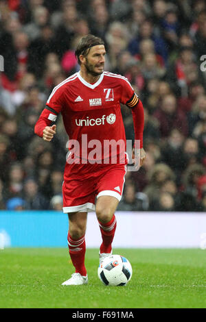 Old Trafford, Manchester, Royaume-Uni. 14Th Nov, 2015. Match de l'UNICEF pour les enfants. Go et NI XI versus le reste du monde XI. David Beckham de l'Angleterre, et le capitaine de GB&amp;JE L'équipe en action Credit : Action Plus Sport/Alamy Live News Banque D'Images