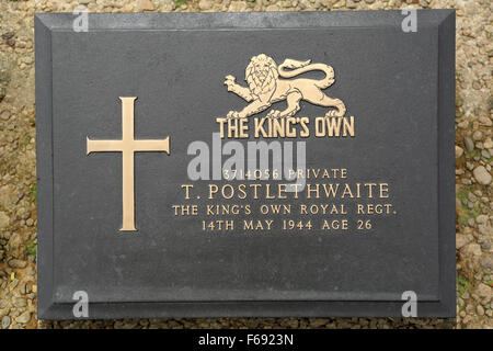 La tombe d'un soldat à Taukkyan cimetière près de Yangon, Myanmar. Banque D'Images