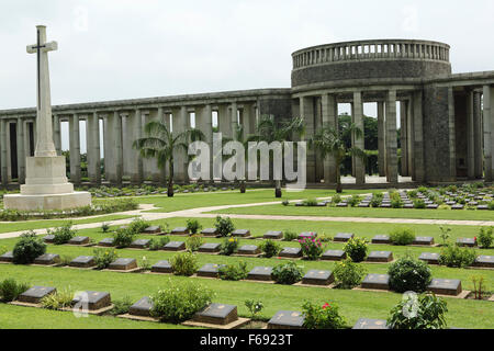 La Croix du Souvenir et Rangoon monument au cimetière Taukkyan près de Yangon, Myanmar. Banque D'Images