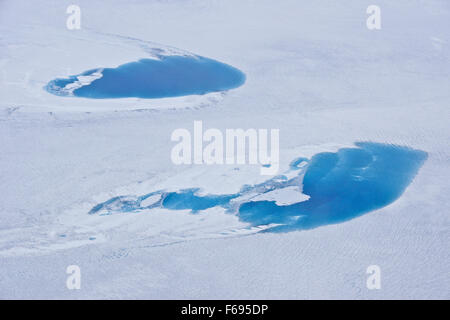 Vue aérienne de lacs glaciaires sur la calotte glaciaire du Groenland Banque D'Images