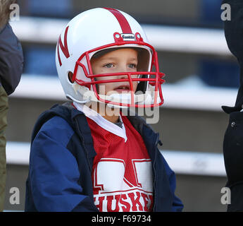 Piscataway, NJ, USA. 14Th Nov, 2015. Nebraska montres ventilateur onduleur chaud devant un NCAA football match entre le Nebraska et le Cornhuskers à Rutgers Scarlet Knights High Point Solutions Stadium à Piscataway, New Jersey Mike Langish/Cal Sport Media. © csm/Alamy Live News Banque D'Images