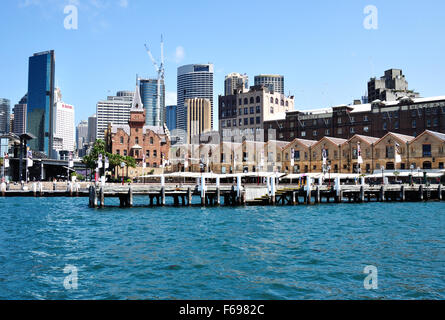 Vue sur le quartier des roches à Circular Quay. Les roches est une localité urbaine, cité touristique et historique de la ville de Sydney. Banque D'Images