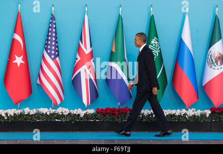 Antalya, Turquie. 15 Nov, 2015. Le président américain Barack Obama arrive au sommet du G20 des principaux pays industrialisés et pays émergents. Le G20 groupe de 19 pays industrialisés et pays émergents et de l'UE, se réunira sous la présidence de la Turquie les 15 et 16 novembre 2015, à la station balnéaire turque. Dpa : Crédit photo alliance/Alamy Live News Banque D'Images