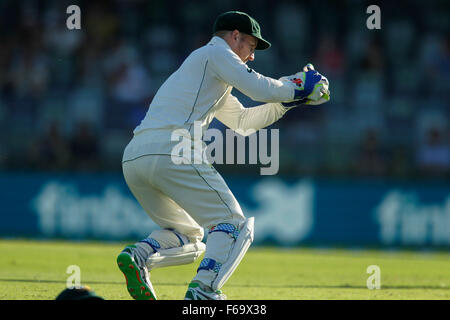 Perth, Australie. 15 Nov, 2015. 2ème jour de Test Cricket en Australie et Nouvelle-Zélande 3. Peter Neville les captures de Doug Bracewell. Credit : Action Plus Sport/Alamy Live News Banque D'Images