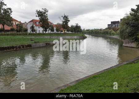 Confluent des rivières Ljubljanica et Gradascica à Ljubljana, Slovénie Banque D'Images