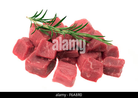 Pavé de boeuf en dés - studio photo avec un fond blanc Banque D'Images