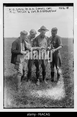 HG Smith, Lt HH Simons, le Capt RL Taylor & Sgt Banque D'Images