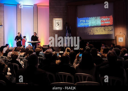 Jérusalem. 15 Nov, 2015. Le maire de Jérusalem Barkat est à la tête d'un rassemblement de l'unité dans la ville Salle du Conseil de montrer leur soutien pour la France et la nation française après la 13e Novembre 2015 attentats terroristes à Paris. Credit : Alon Nir/Alamy Live News Banque D'Images