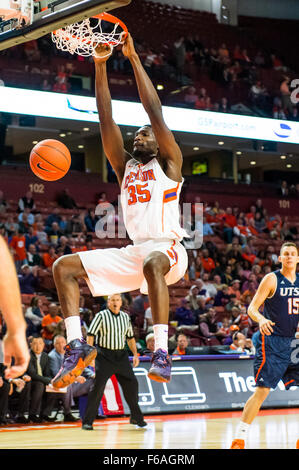 Clemson Tigers Nnoko centre Landry (35) au cours de la jeu de basket-ball de NCAA entre l'Université du Texas - San Antonio et Clemson à Bon Secours Wellness Arena à Greenville, SC. David Grooms/CSM Banque D'Images