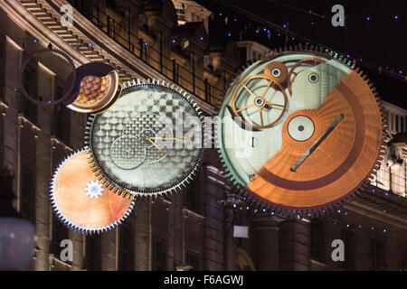 Londres, Royaume-Uni. 15 Novemebr 2015. Les lumières de Noël avec des images en mouvement dans la rue Regent. La superstar de ballet et de Strictly Come Dancing juge Darcey Bussell allume les lumières de Noël 2015 à Regent Street. Les feux de 2015 intitulé TimelessElegance sont parrainés par Jo Malone. Crédit : Images éclatantes/Alamy Live News Banque D'Images