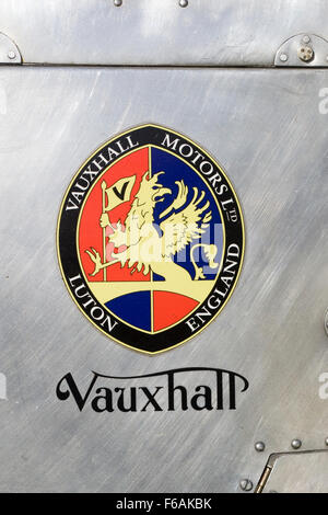 Logo Vauxhall sur le côté d'un biplan 1914 Biggles Banque D'Images